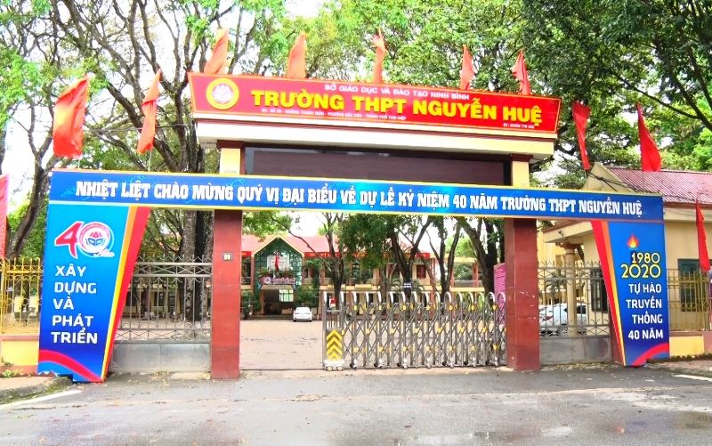 Trường THPT Nguyễn Huệ