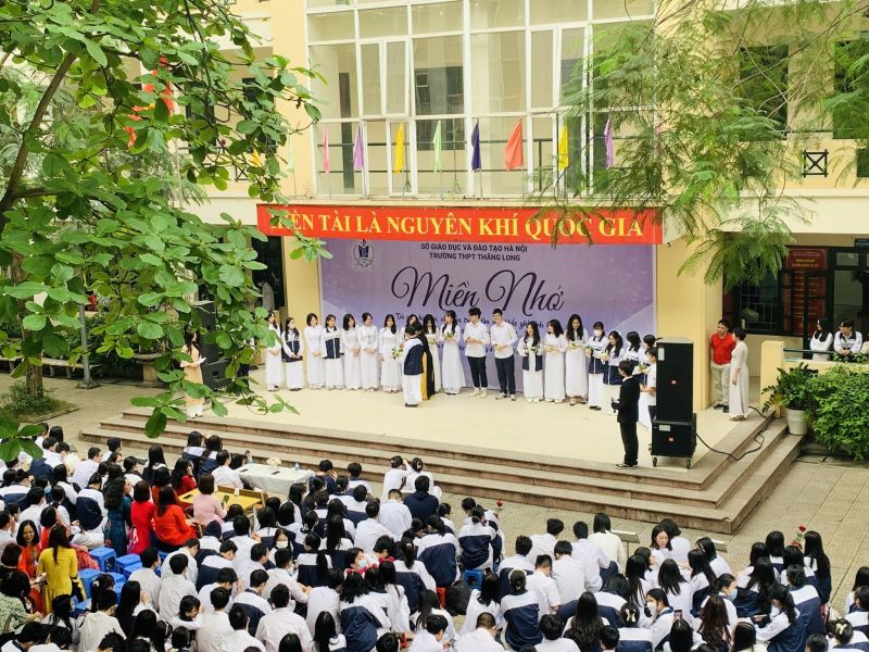 Lễ tốt nghiệp của học sinh trường THPT Thăng Long