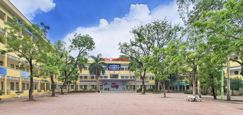 Trường THPT Yên Hoà