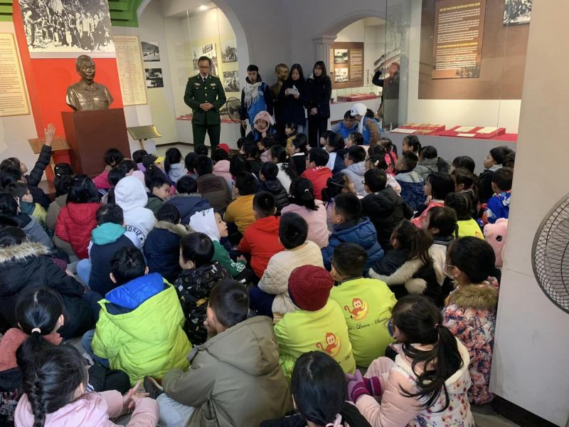 Chuyến đi tham quan Bảo tàng lịch sử quân đội dành cho học sinh tại Trường tiểu học Đoàn Kết