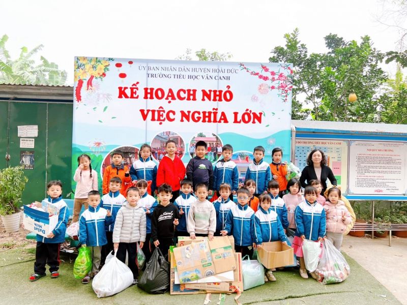 Học sinh trường tiểu học Vân Canh tham gia chương trình thiện nguyện