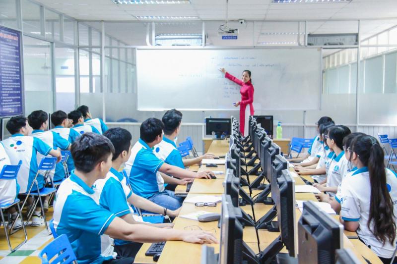 Trường Trung cấp nghề Đồng hồ - Điện tử - Tin học Hà Nội