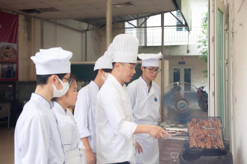 Trường Trung cấp nghề Nấu ăn - Nghiệp vụ Du lịch và Thời trang Hà Nội