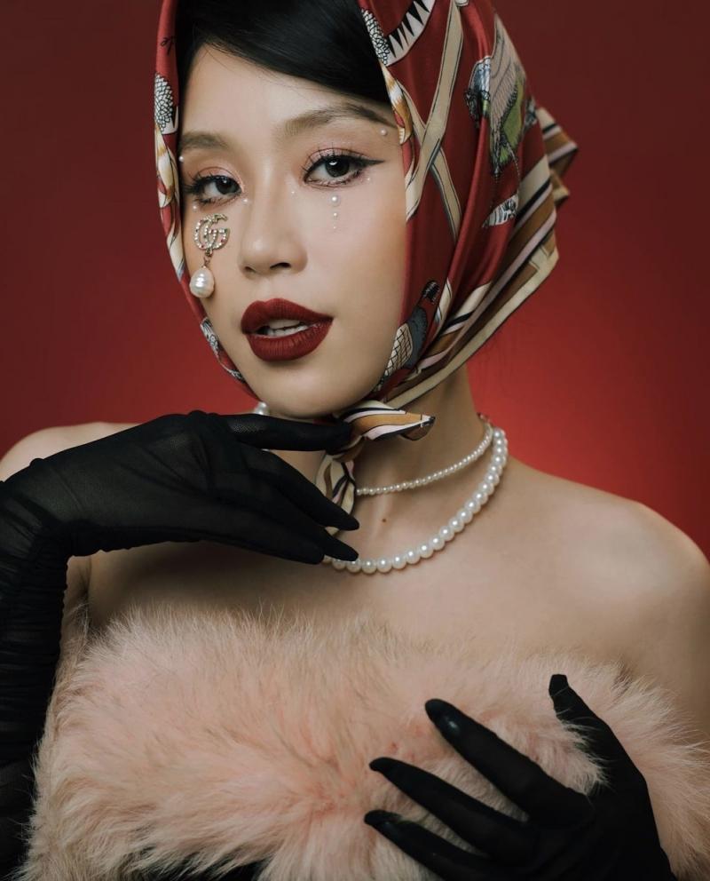 Layout makeup xịn mịn của Quỳnh Thi trong trend 