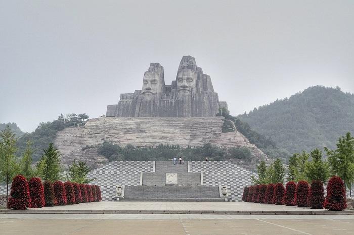 Tượng hoàng đế Yan và Huang, Trung Quốc