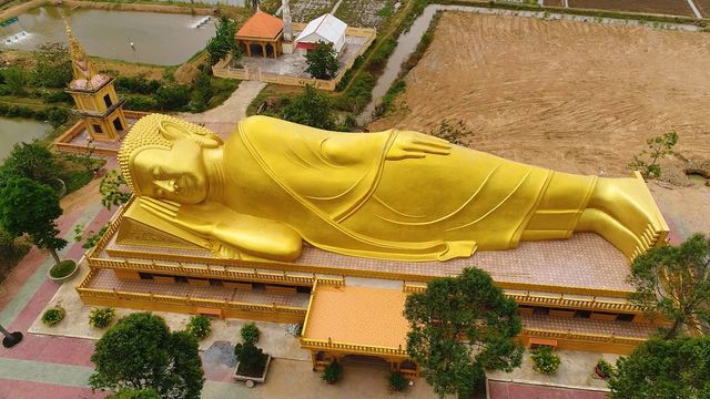 Tượng Phật Nhập Niết Bàn, thuộc chùa Vàm Ray, Trà Vinh