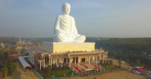 Tượng Phật Thích Ca Mâu Ni, thuộc Chùa Phật Quốc Vạn Thành, Bình Phước