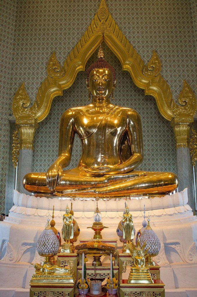 Tượng Phật Vàng