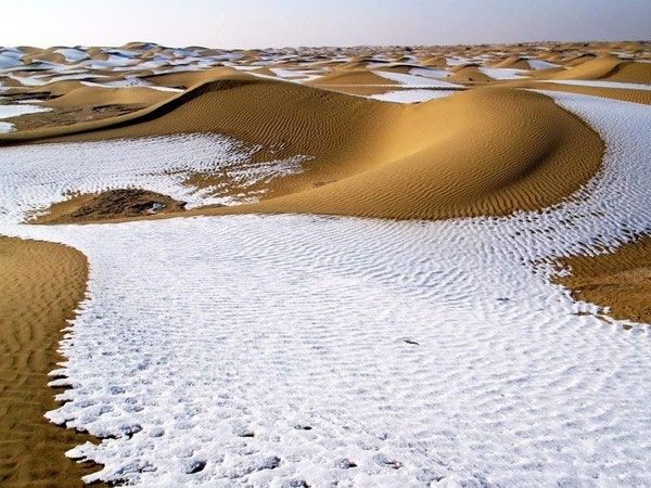 Tuyết rơi ở sa mạc Sahara