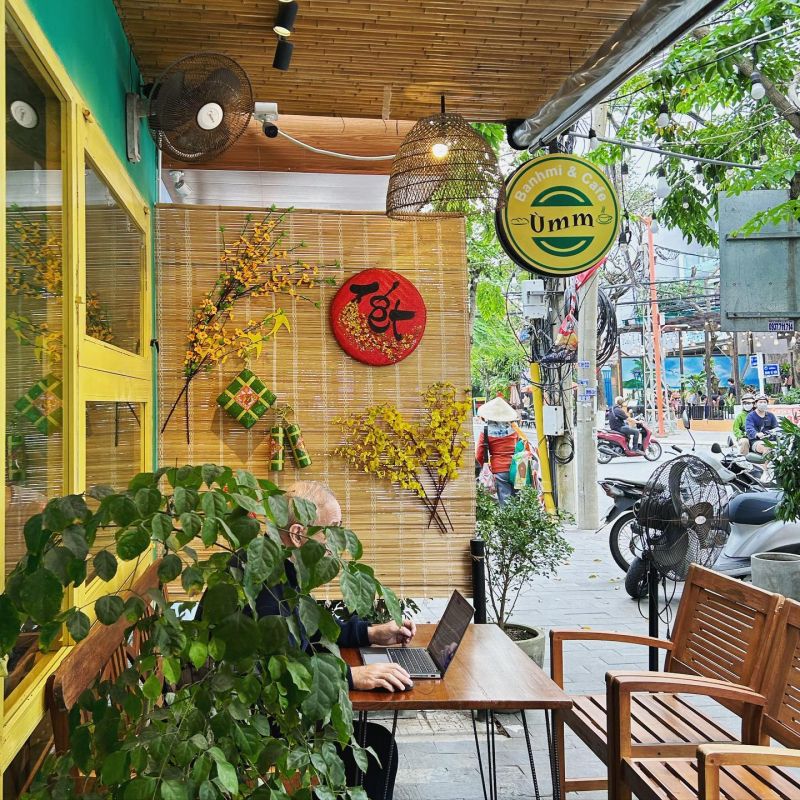 Ùmm - Banh Mi & Cafe