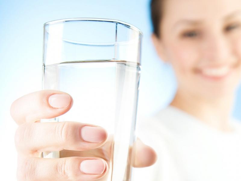 Uống từ 2 - 3 lít nước mỗi ngày
