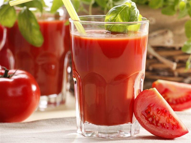 Uống nước ép cà chua