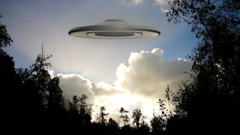 Vật thể bay không xác định (UFO)