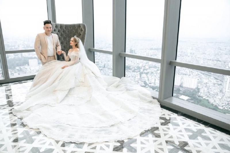 Váy cưới của Á hậu Phương Nga: Hiện đại và không hoạ tiết - BlogAnChoi