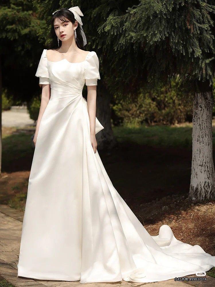 Váy cưới minimalist
