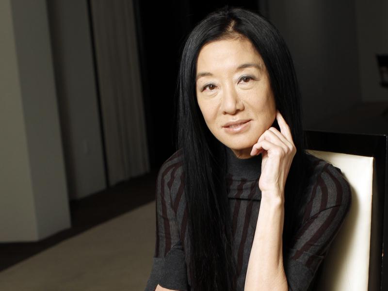 Vera Wang mở thương hiệu váy cưới nổi tiếng thế giới ở tuổi 40