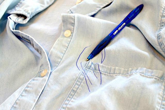 Tẩy vết mực bút bi trên quần áo