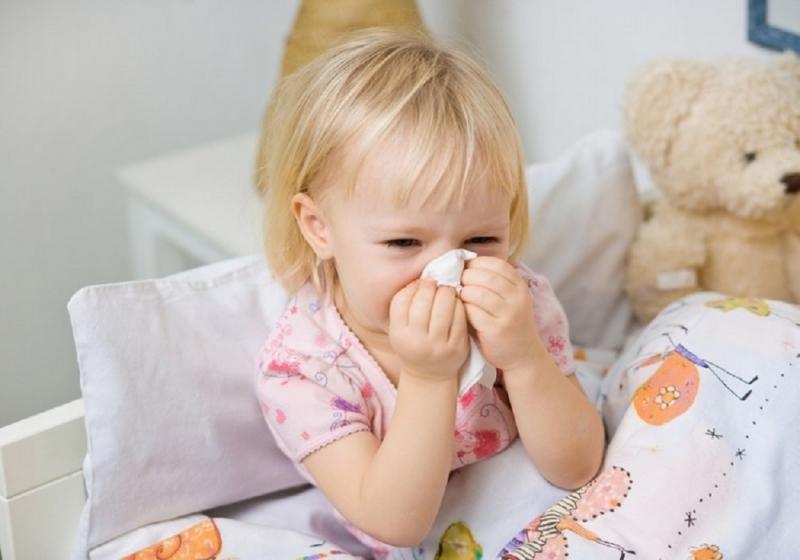 Trẻ rất dễ mắc viêm mũi dị ứng vào mùa xuân