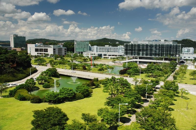 Khuôn viện Viện Khoa học và Công nghệ tiên tiến Hàn Quốc