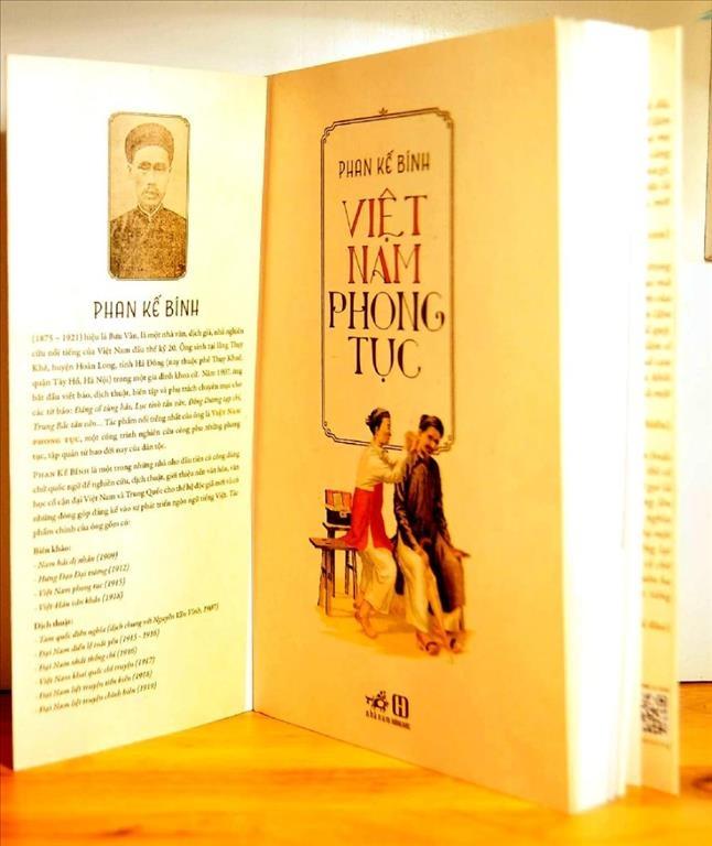 Việt Nam phong tục là một cuốn sách nên có trong kệ sách của mỗi nhà