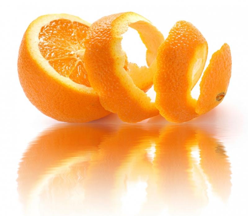 Bên trong vỏ cam cũng chứa rất nhiều chất xơ có lợi cho răng và giúp răng sáng lên nhanh chóng
