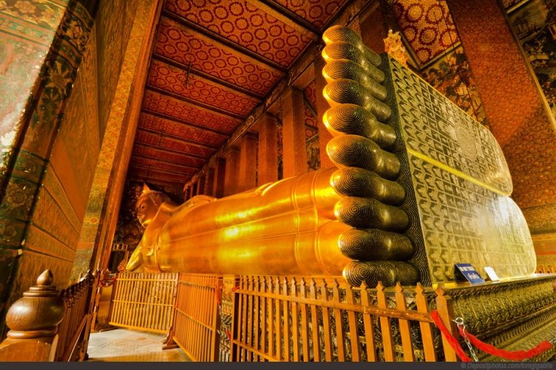 Cận cảnh bức tượng Đức Phật ngồi tựa nổi tiếng của chùa Wat Pho.