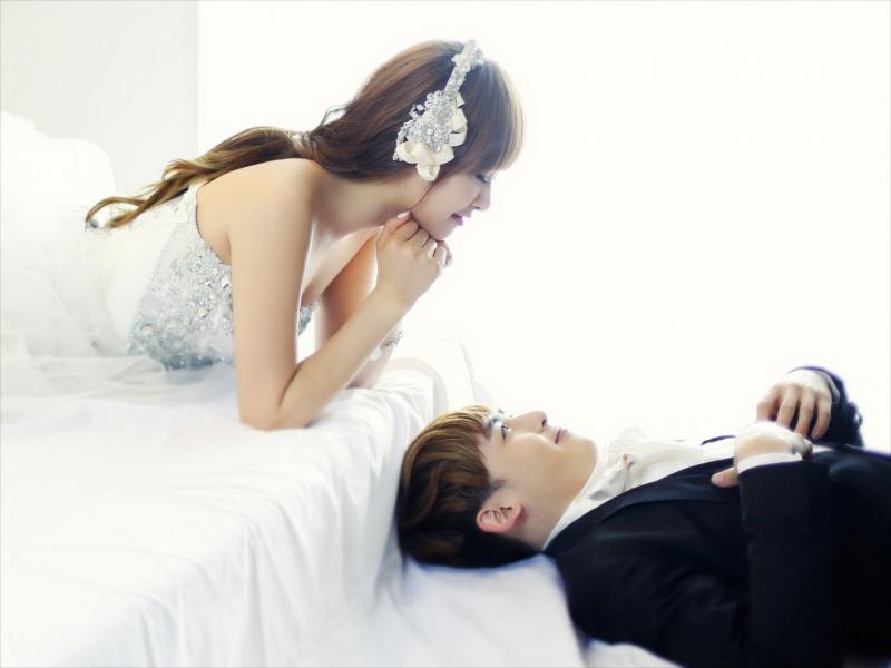 Nichkun (2PM) và Victoria ( f(x)) là một trong những cặp đôi nổi tiếng nhất của We Got Married