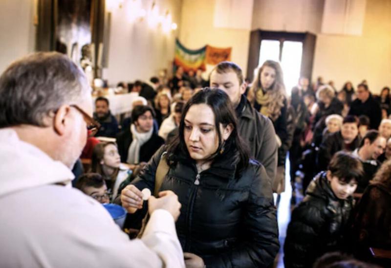 Người dân Công Giáo tại Ý tham dự Thánh lễ