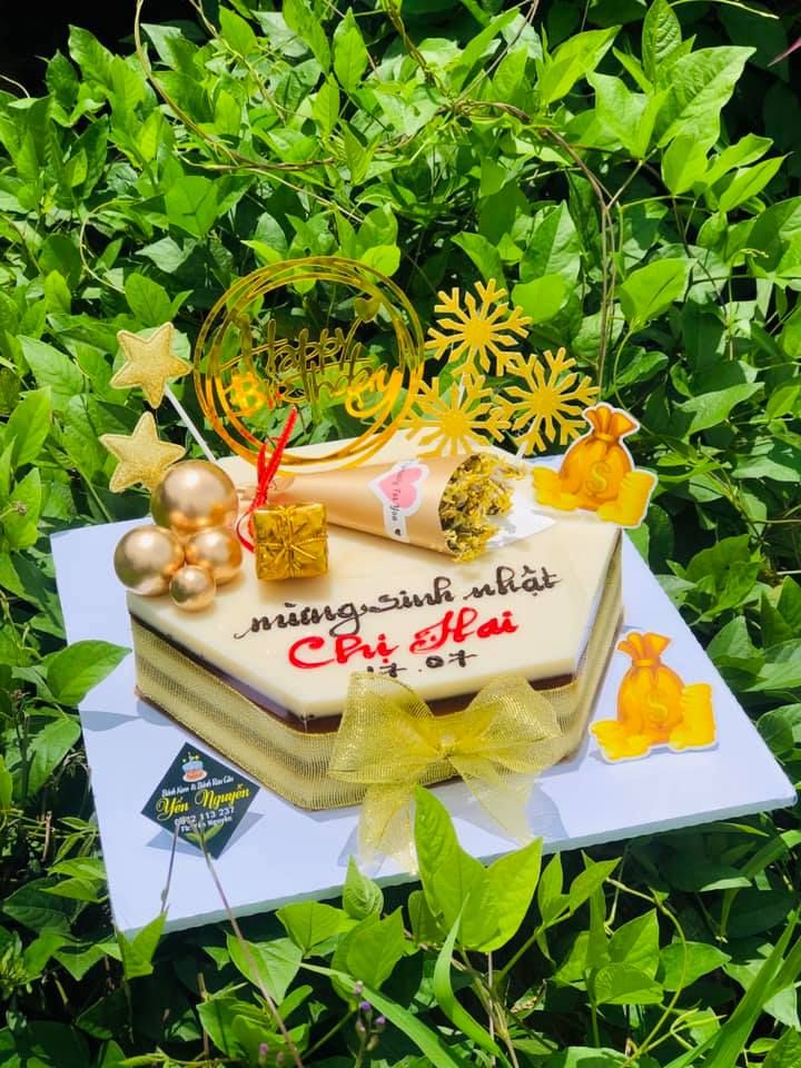 Yến Nguyễn Cake