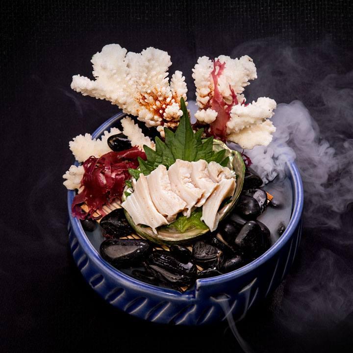 Bên cạnh đó, đến với YEN SUSHI PREMIUM, bạn sẽ khó cưỡng lại được với các món ăn Nhật với sự hòa trộn khéo léo và tinh tế về màu sắc