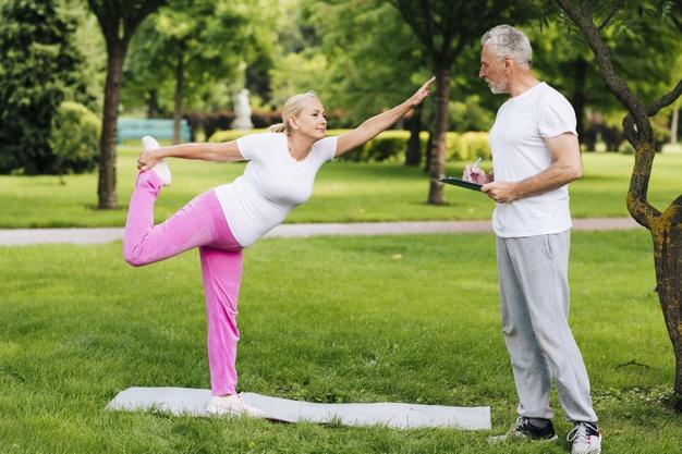 Yoga giúp duy trì sự thăng bằng tốt ở người lớn tuổi